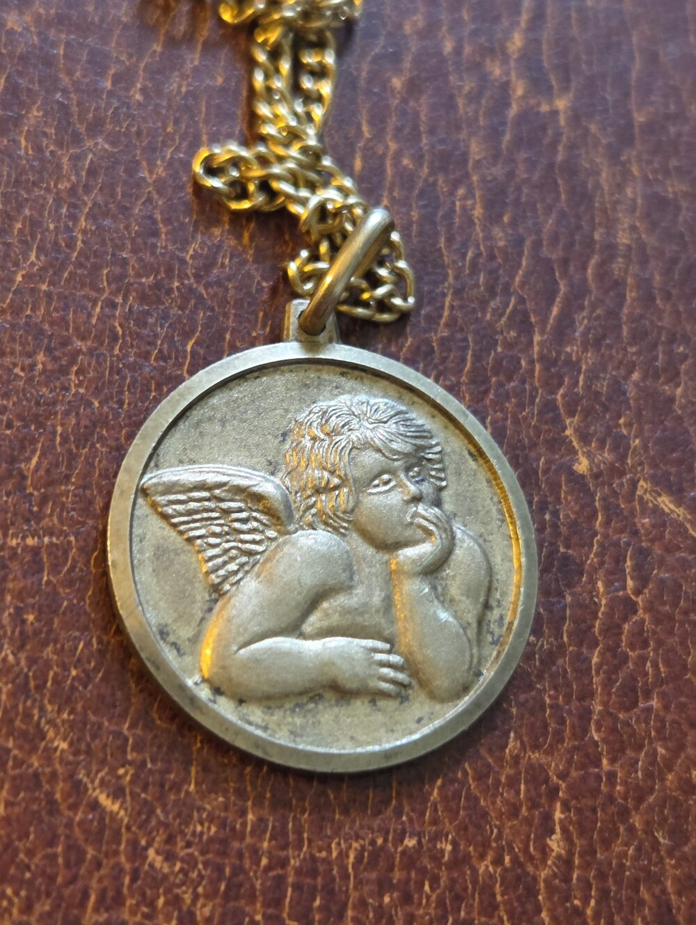 Beautiful Vintage Cherub Pendant Necklace